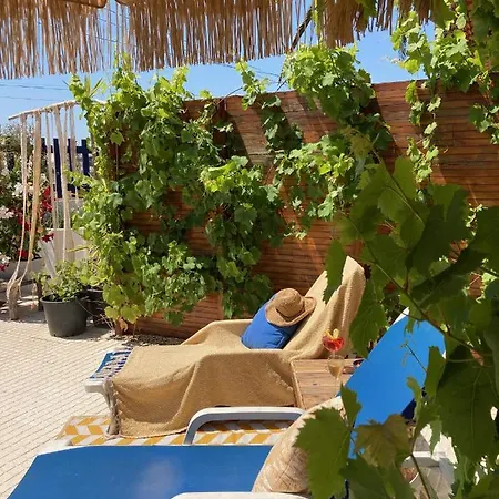 Nyaraló Bico Flores